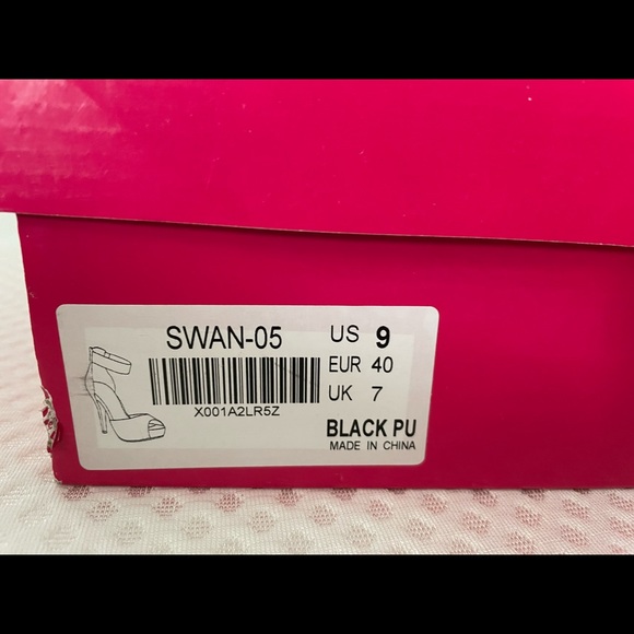 Great condition and kept wrapped in the box. Only worn once. - Picture 4 of 6